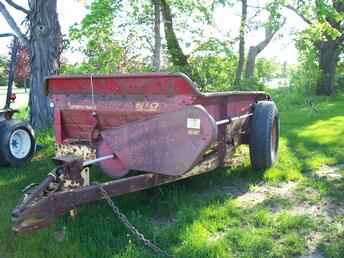 New Holland Manure Spreader