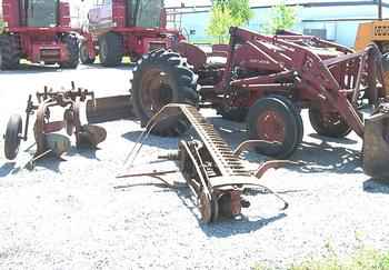 Ih 300 Utility With Implements