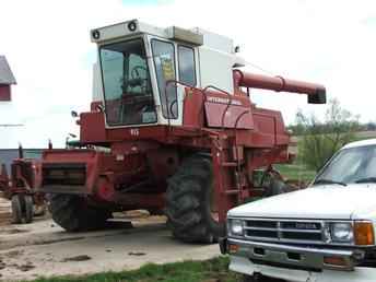 Two 915 Hydrostatic Combines