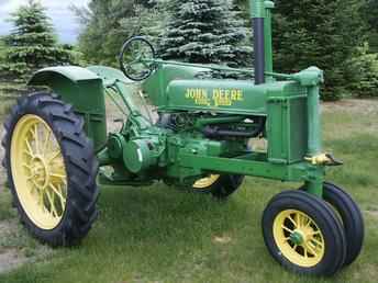 1936 John Deere B W/ Round Spokes
