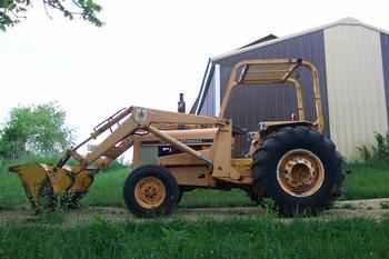 Int.2500B Loader Tractor