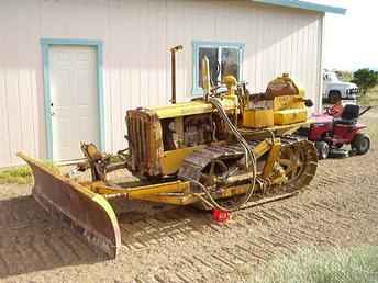 1949 D2 Cat With Blade