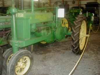 Unstyld John Deere B-Full Round Spokes