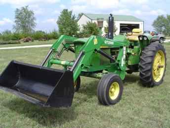 John Deere 2520 W/Loader