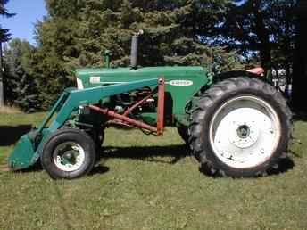 880 Oliver Tractor With Loader