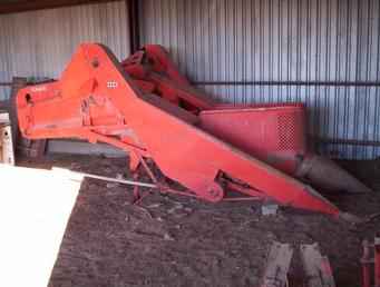 Case 425 Mounted Cornpicker