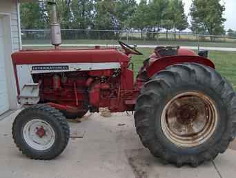 Ih 606 Tractor With Attachment