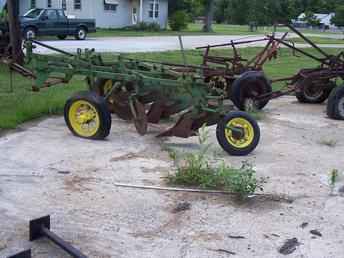 JD 3BTM Plow