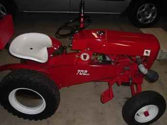 Used Farm Tractors for Sale: Restored 1962 Wheel Horse 702 (2005-09-22