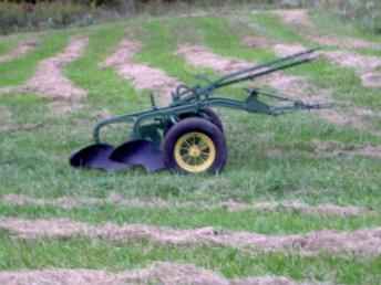 John Deere 2BTM Plow On Rubber!!!