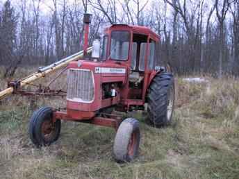 Allis Chalmers D19  With Cab