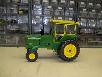 Hohn Deere 4020 W/Cab