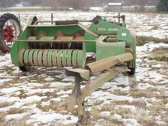 John Deere 14T Baler