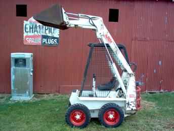 Used Farm Tractors for Sale: Small Bobcat Skid Steer Loader (2005-11-21