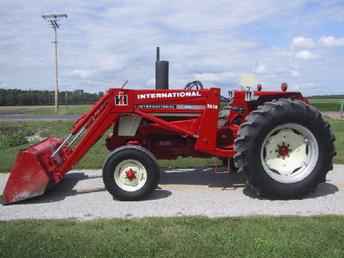 1974 Ih 674 W/2050 Loader