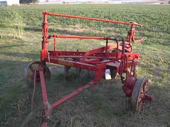 Minneapolis Moline Wheatland Disc Plow 