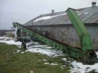 350 John Deere Grain Conveyor