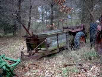 12A New Idea Manure Spreader