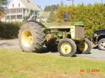 1957 John Deere 820