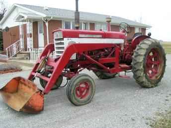 Farmall 560  W/Loader