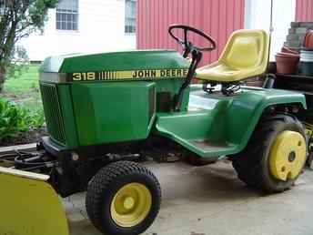 John Deere 318 Lawn Tractor