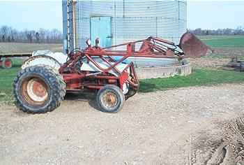 Ford 2N W/Duals And Loader