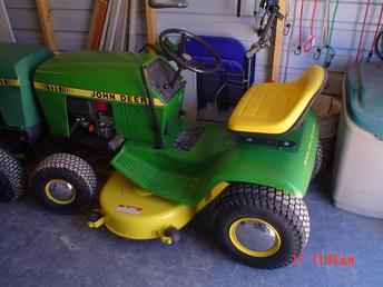 Lawn Tractor ; John Deere 111