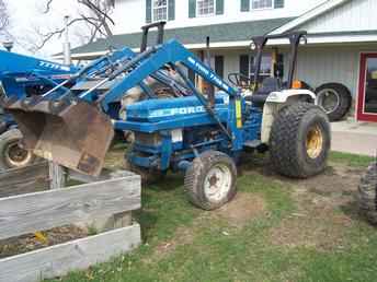 1910 Ford With Loader