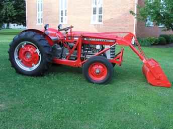 Massey Ferguson 135 W/Loader