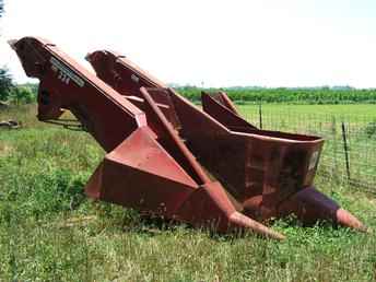 Ih 234 Cornpicker