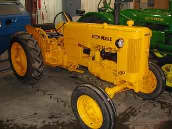 John Deere 420 U