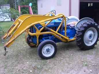 1964 Ford 2000 With Loader