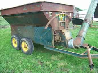 Grain-O-Vator Auger Wagon