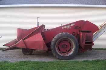 Nice Farmall M W/ Corn Picker