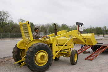 73 3400 Ford Diesel W/Loader