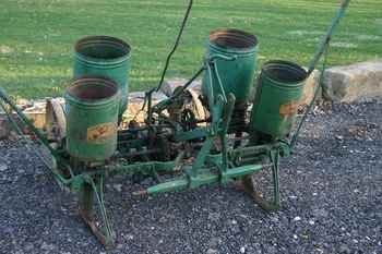 John Deere 2 Row 3 Point 246 Planter