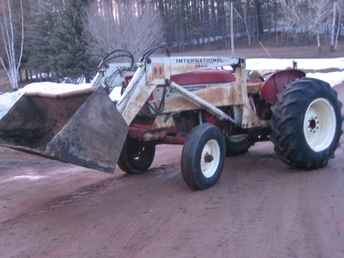 Ih 504 With Ih 2000 Loader