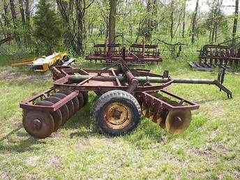 10FT. John Deere Wheel Disc Hyd. Lift