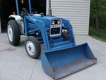 Loader Tractor--Ford 1900