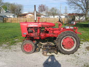 International 140 W/Mower