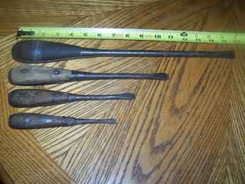 Wood Handle Screwdrivers {4}