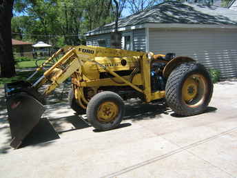 3400 Ford W/Loader