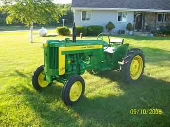 John Deere 320 Utility