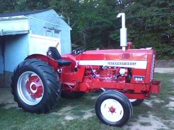 International 544 Tractor