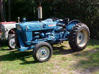 Ford 2000 With Front Blade