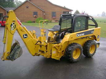 John Deere  320   Skid Steer