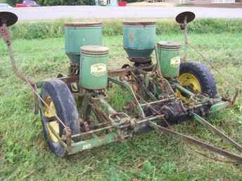 John Deere 290 Planter W/ Fert