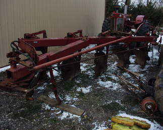 Good Ih 720 Plow 5-18