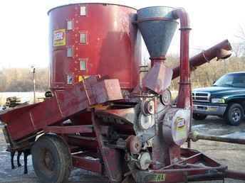 Gehl MX 65 Grinder Mixer