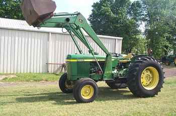 John Deere 2440 W/146 Loader 